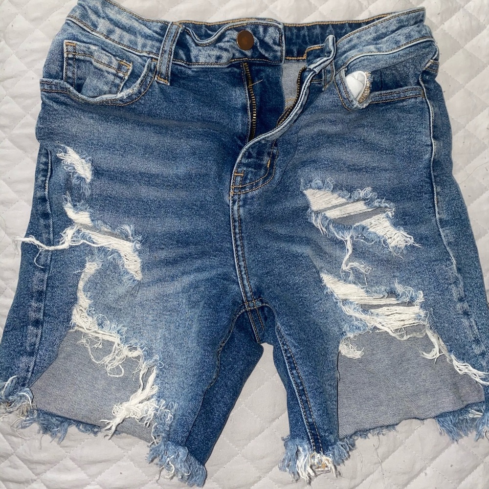 Fashion Nova distressed burmuda shorts